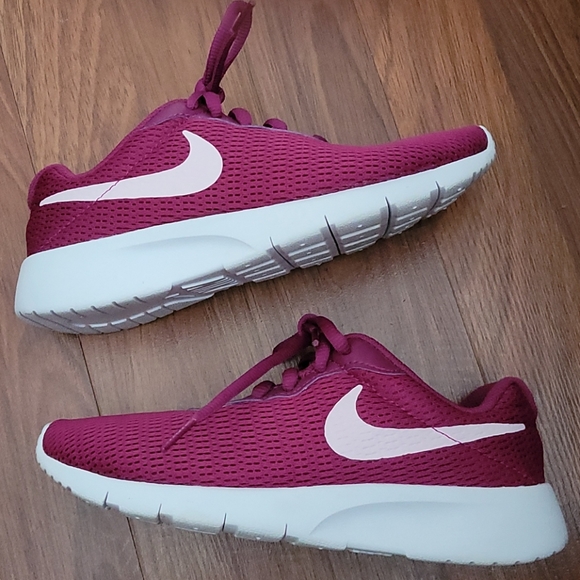 โจ๏ธSOLDโจ๏ธKids Maroon Nike Runners Size 3.5 EUC - Picture 8 of 11